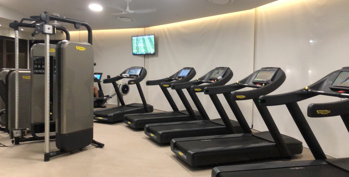 wond3r_barefoot's tweet image. The ladies laughed at the youngest one in the group bc I took a nap in the van. I am also the only one that hit the gym every morning. Need to work for those bubbles! #fiji #fitness #bbcomchallengeseries #girlswholift @HiltonFiji @marriott Momi Bay.