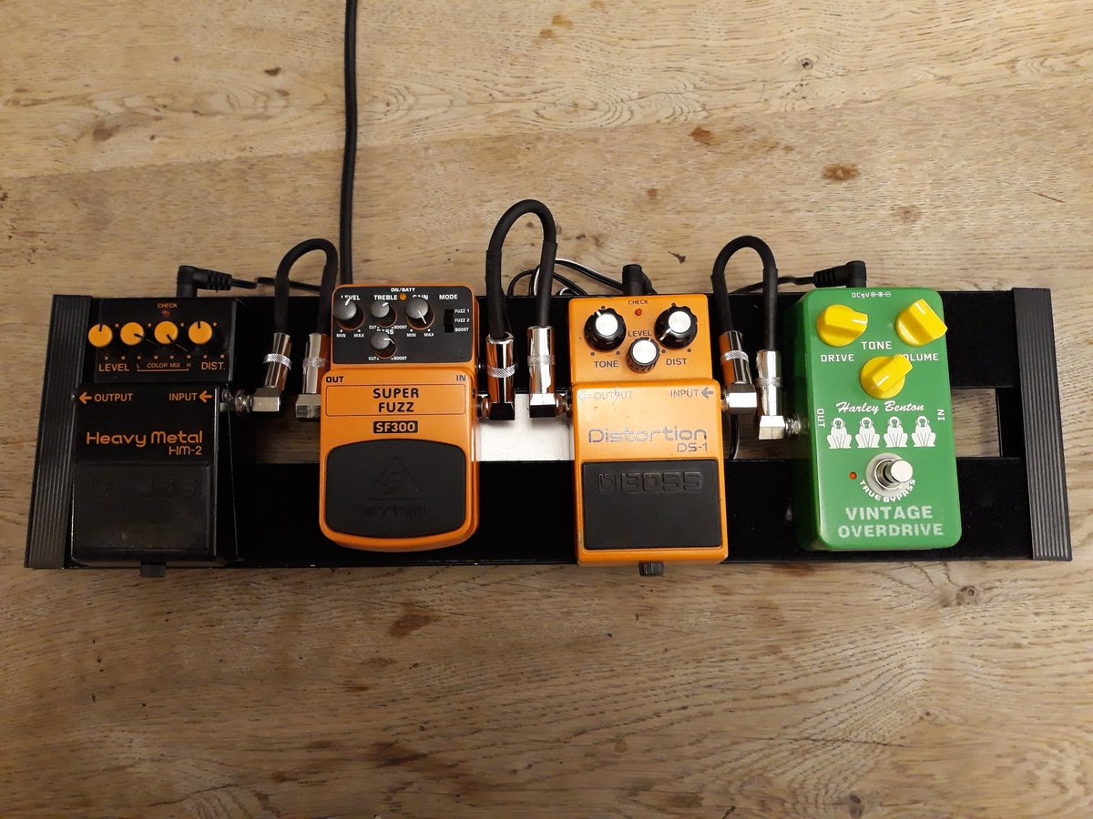 AmdusciasBaal's tweet photo. Overdrive, Distortion, Fuzz, Swedish Death Metal machine or all at the same time ? 🤘😉
#overdrive #fuzz #distortion #vintageoverdrive #harleybenton #bossds1 #superfuzz #bosshm2 #bosspedals #behringer #harleybenton #fuzzworship #geartalk #fuzzofdoom #fuzzoftheday #stompbox https://t.co/jQrnhjq6fM