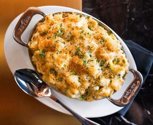PRDCProperties's tweet image. Mondays are hard. You deserve some mac and cheese. If you're a resident at our 1210 Chestnut rental property, you're a quick walk to Del Frisco's, enjoy! 🍽️  (Picture by @ajcdining) prdcproperties.com/condo/1210-che…