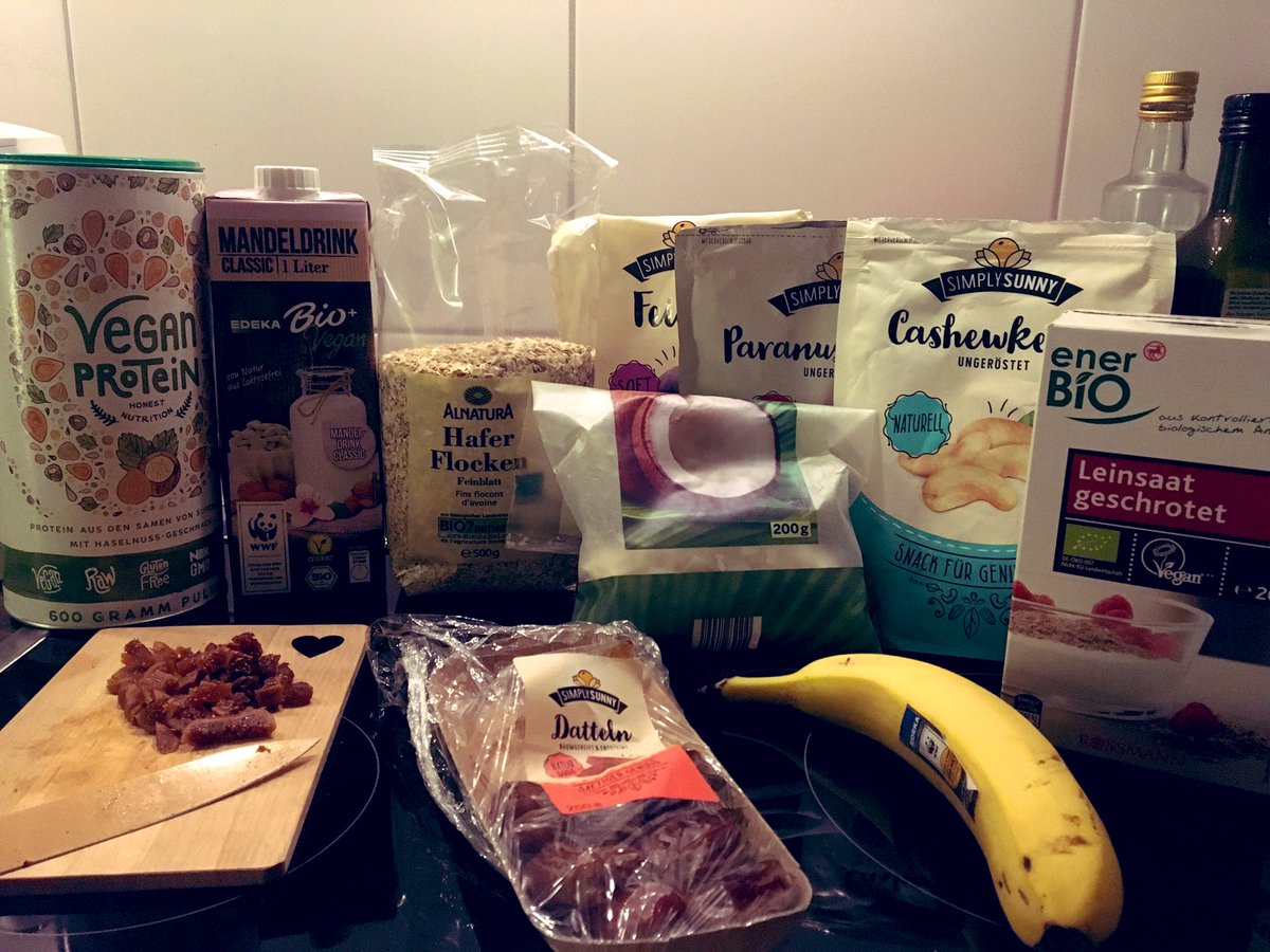 littIe_p's tweet photo. morgen bis zur 10. Stunde durchgรคngig Unterricht..๐#preparationfortomorrow๐ https://t.co/6150zkJTi3