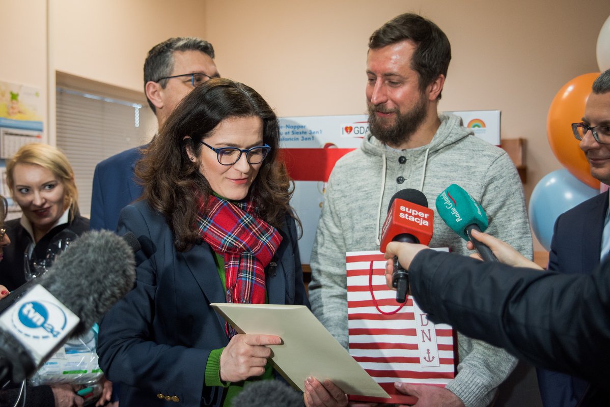 gdansk's tweet photo. Uniwersyteckie Centrum Kliniczne kończy dziś swoją 106-letnią służbę jako specjalistyczny szpital położniczy. Ostatnim dzieckiem, które urodziło się w placówce przed jej likwidacją, jest Józio 👶 https://t.co/lQeGZ7inLi 👈 #gdansk #ilovegdn #szpital #dziecko 📷 D. Paszliński https://t.co/oWXfEeg5yE