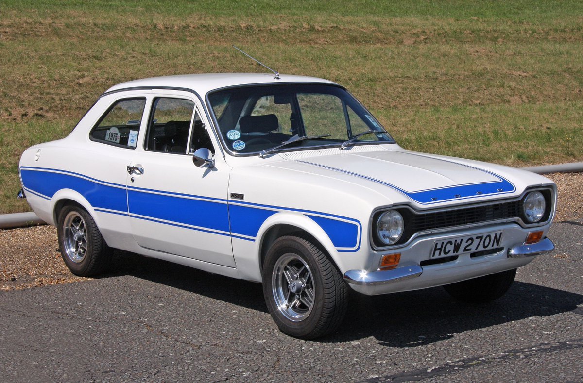 PaulCowland_'s tweet image. Mk1 Escorts. With or without arches. What's your preference?