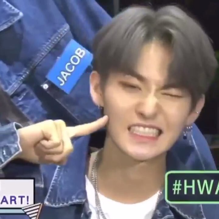 IqhwaII's tweet photo. :¨·.·¨:
 `·.. #⃞활 _hwall. https://t.co/3baoAMHU24