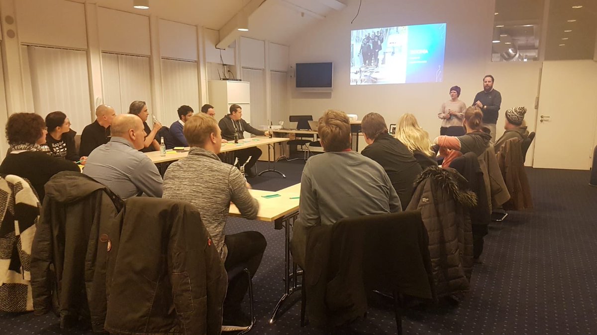 Hui! Volle Hütte und Sessions zu e-Estonia und Videoproduktion! #flensburg #campmontag #digital