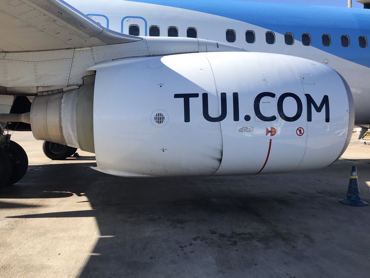 An unusual #view yesterday in a #windy #Barcelona, we flew #TUIUK G-FDZW into there for a #Skitrip, first time I’ve operated there with #TUI, haven’t been there in years #nothingschanged #B737 #B737NG #avgeek #flying #Boeing #pilotsview #viewsfromtheramp ✈️☀️