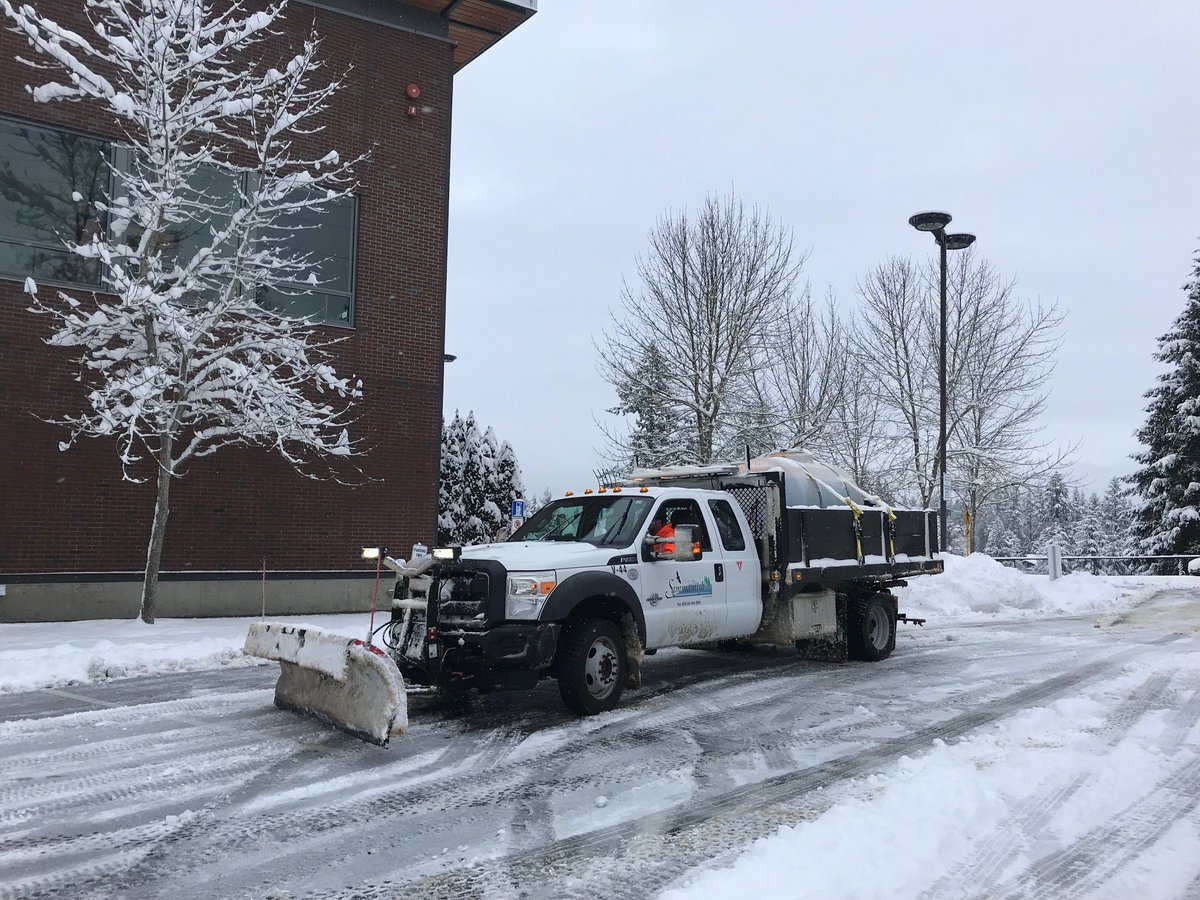 We're seeing up to 10 inches of snow in some areas of the City. Thanks to our first responders and public works crews who are working to keep people safe and clear the roads! #wasnow #snowday

Check current conditions on Sahalee Way and E. Lake Samm Pkwy: bit.ly/2SqigFV