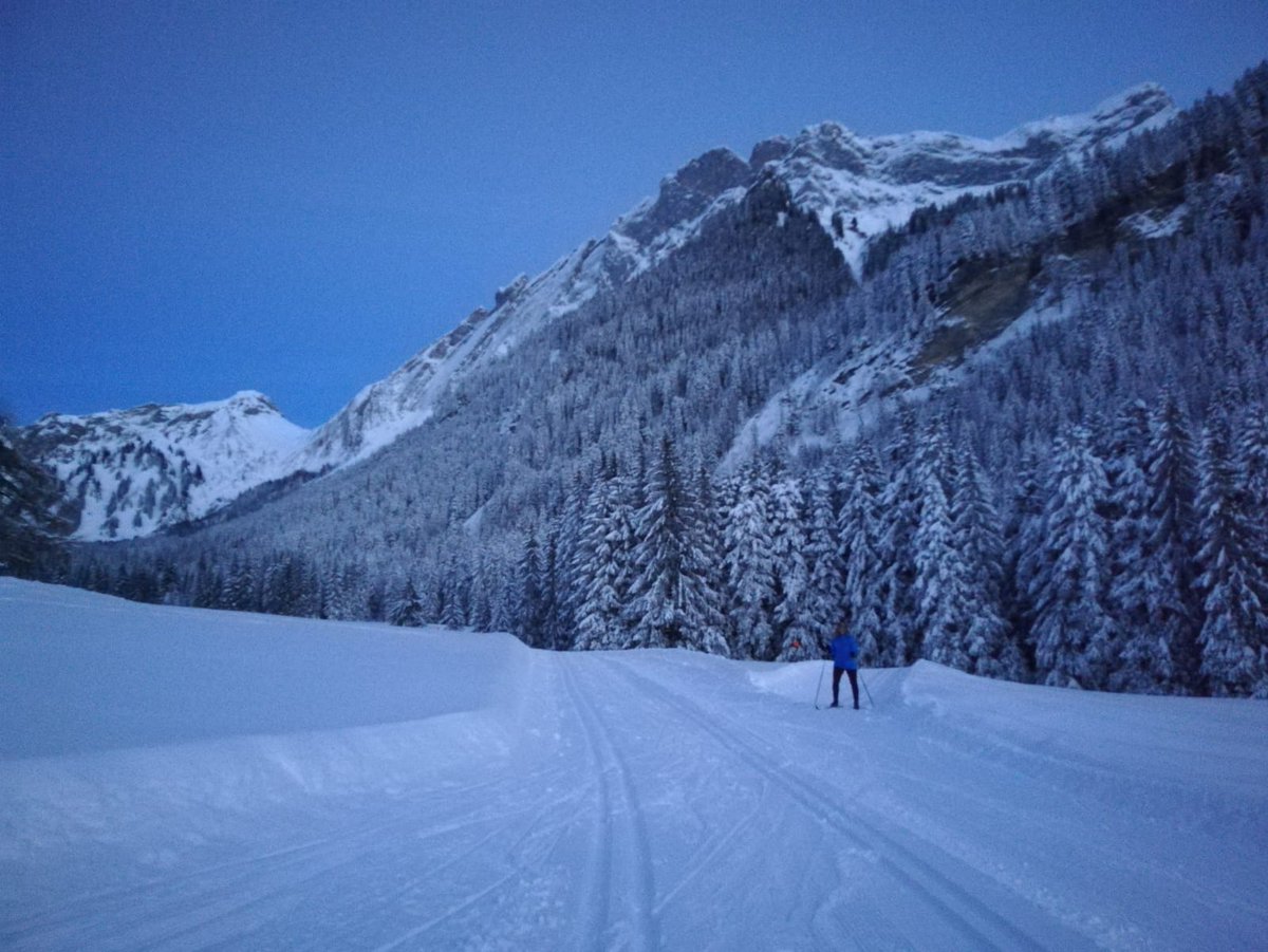 tordelfed's tweet photo. It’s what you do that counts @BeauSoleil_ch : sublime sunset cross country ski club #alpslife #perfect antidote to  manic mondays https://t.co/hAcempk62m
