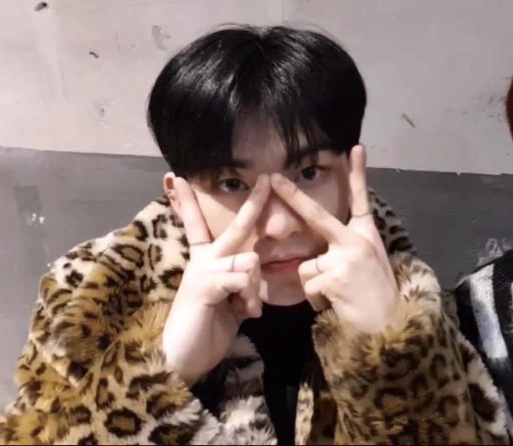 IqhwaII's tweet photo. :¨·.·¨:
 `·.. #⃞활 _hwall. https://t.co/rU2zH1q1Jn