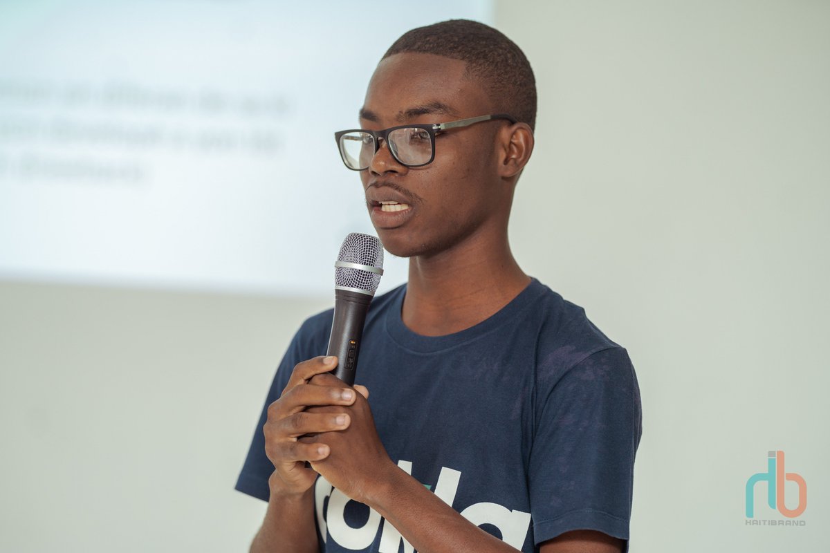 banjHT's tweet photo. Premier meetup de cette année avec Haiti Pay (API) une solution de paiement numérique, Dokla et Présentation de Vagrant et Docker, deux outils permettant aux développeurs et entreprises de développer et déployer des applications at scale. #DEVCPAP #FDCPAP #HAITI https://t.co/NdvVX9zkeA