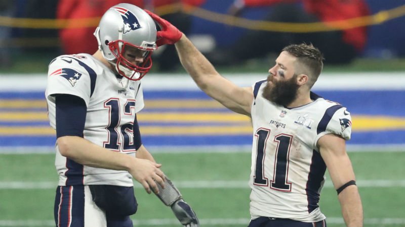PFTCommenter's tweet photo. The fact that Julian Edelman didnt decline the MVP award and demand it be given to his QB instead speak's volumes about how overated Tom Brady is as a leader. MY COLUMN https://t.co/5wKJjcHvr9 https://t.co/EpbDTS1R1C