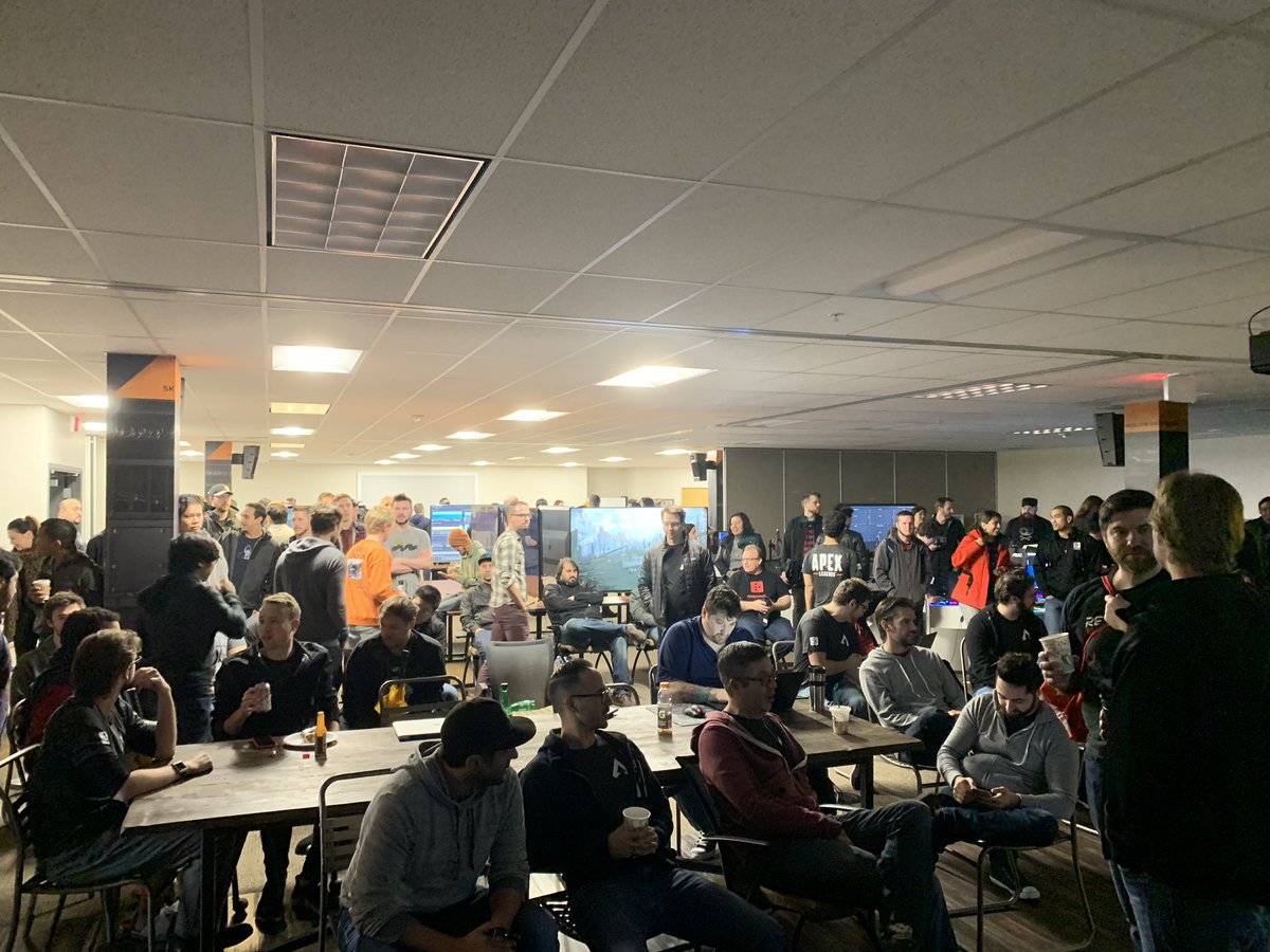 We’re all here @respawn watching the @playapex stream!