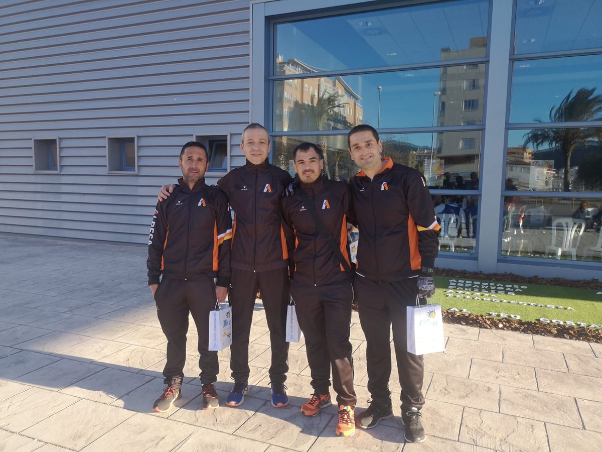 alpesa_ES's tweet photo. Pese al intenso 💨 del fin de semana, el #equipoAlpesa se sube al podium. Dentro de su participación en la XVII Mitja marató i 10.000 m. Ciutat d'Oliv, Jorge Brines Donet  ha conseguido en la modalidad 10K el 1º puesto en la categoría Veterano A y 6º en la general. 👏🏾👏🏾 #Deporte https://t.co/uDiw5gkFcW