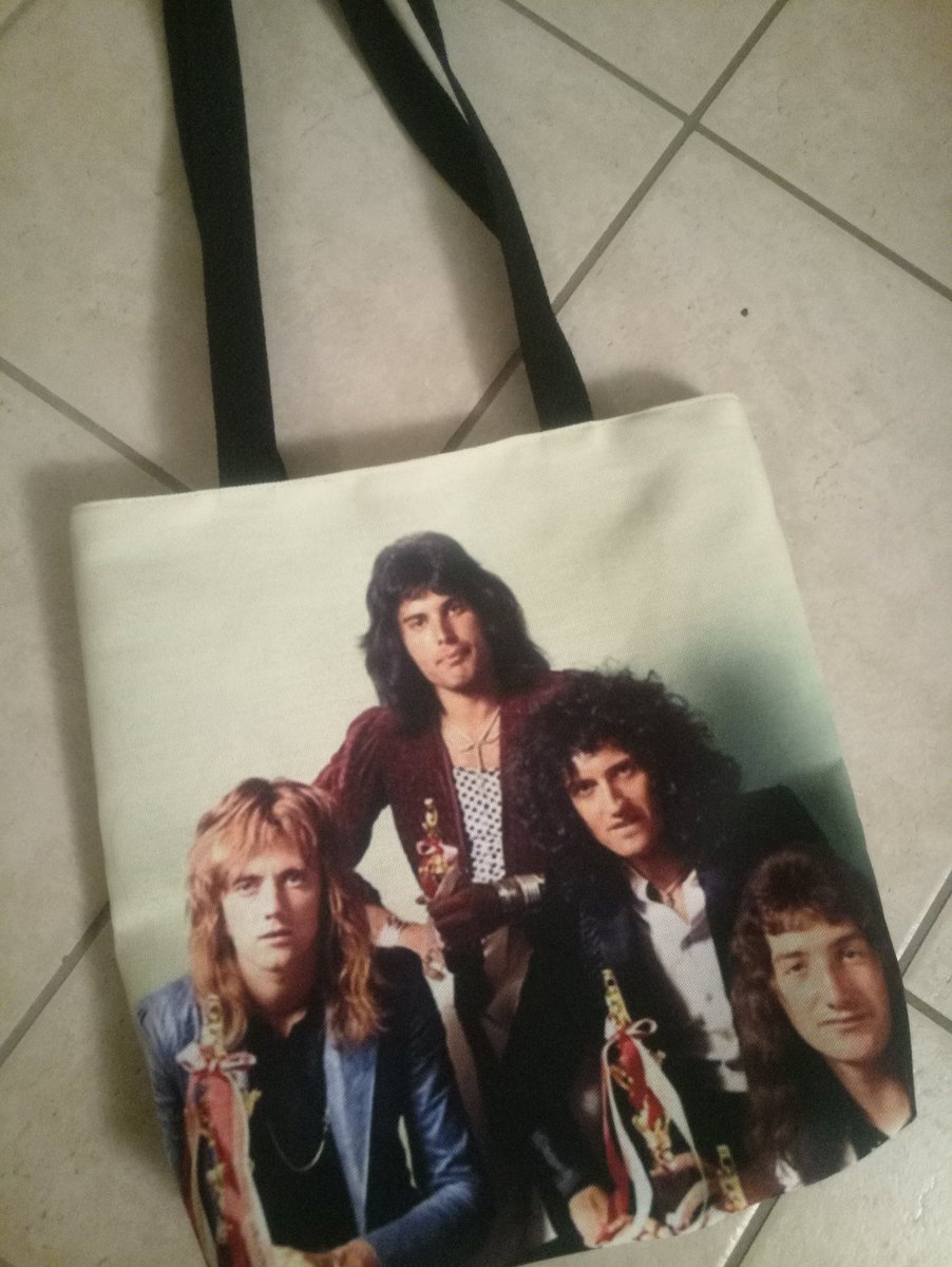 EliTomasini's tweet photo. OMG this is So so so.. BEAUTIFUL😍😍😍😍😍😍😍😍😍😍😍 
I REALLY LOVE IT !!!! 
🎤🎙🎸🎸🥁🎸🥁🎸🥁🎸🥁
@redbubble @DrBrianMay @OfficialRMT @QueenWillRock https://t.co/O5JIw7xTBo