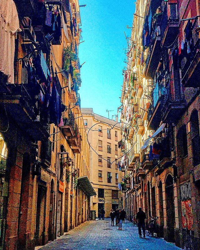 comomolabcn's tweet photo. Barri El Raval😍 carrer de Guifré
..........................
➡️ Síguenos en @comomolabarcelona
👍 Etiqueta tus fotos con #comomolabarcelona
.
Etiqueta a alguien con quien te gustaría visitarlo.
Tag someone you'd love to visit it with
If you like our ga… https://t.co/Qf5YdjF9X6 https://t.co/dSp6bIXJlM