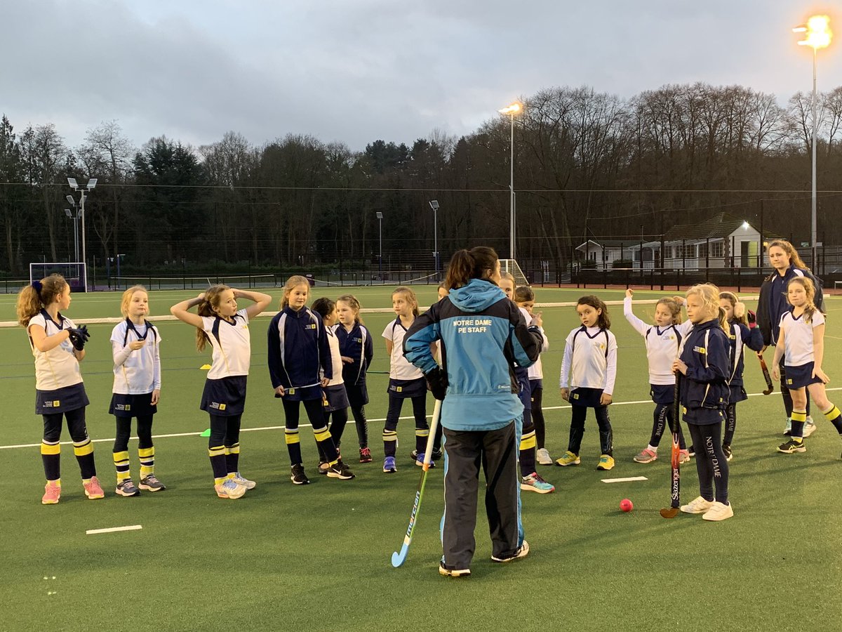 NotreDame_SPORT's tweet photo. Great training session for U9 #hockeysquad tonight! #blocktackles #channelling #defending π https://t.co/mZHvJPyKJd