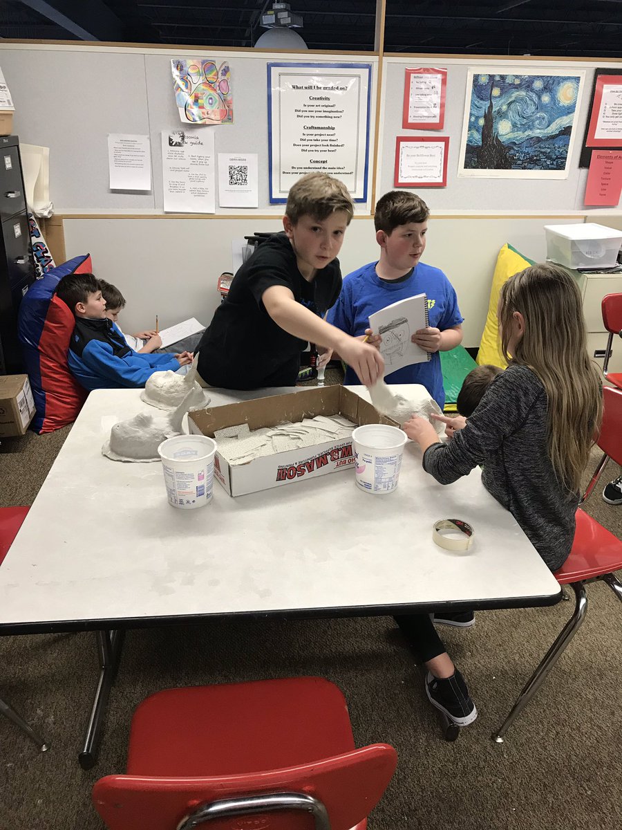 MissToaz's tweet image. 5th Grade working hard on their plaster cloth masks! #BellflowerWay #artrules #sculpting