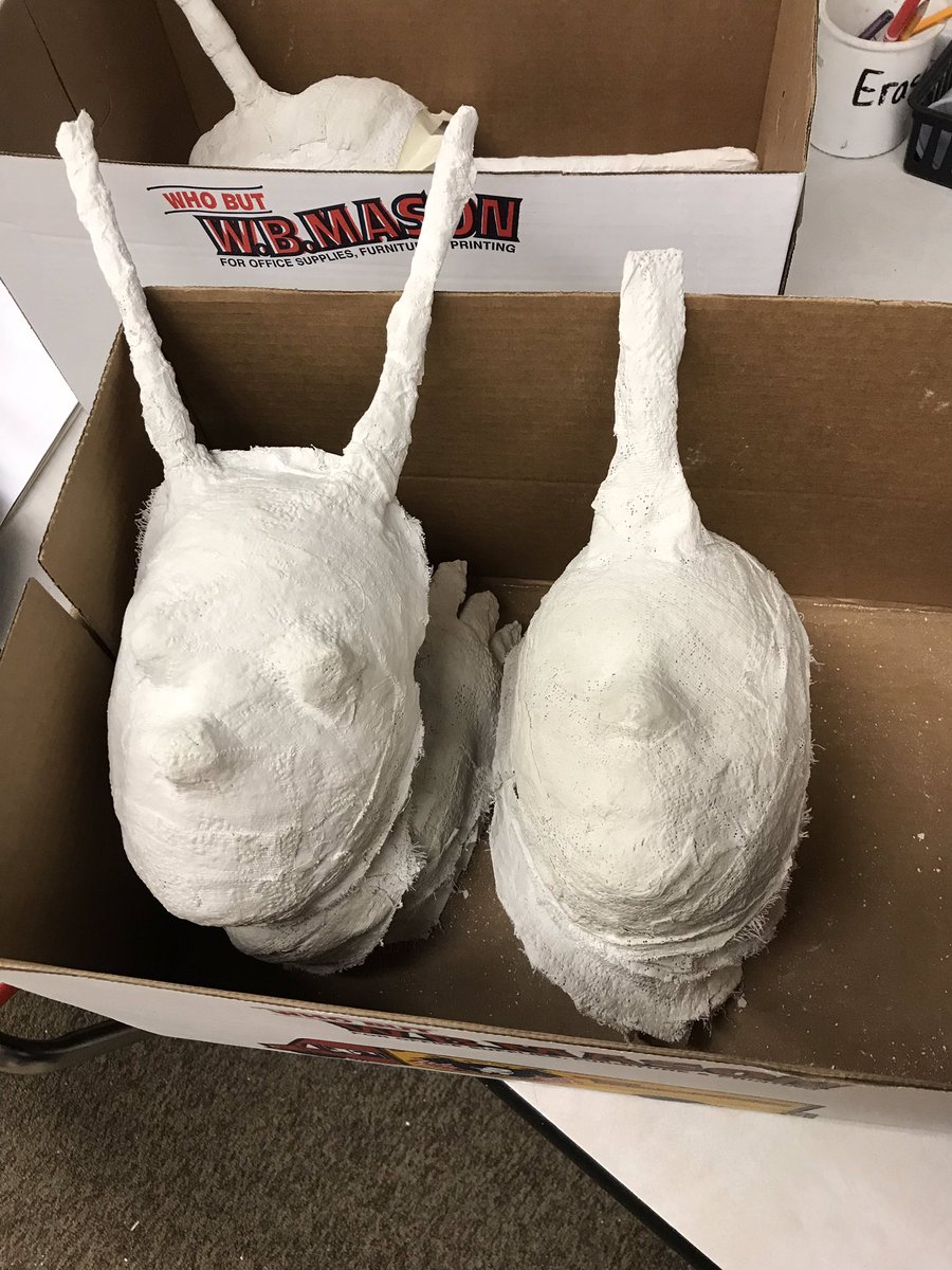 MissToaz's tweet image. 5th Grade working hard on their plaster cloth masks! #BellflowerWay #artrules #sculpting