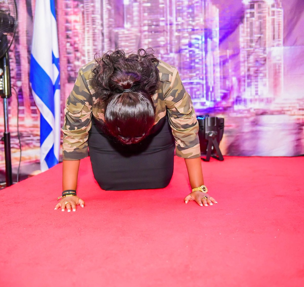 RevLucyNatasha's tweet photo. Prayer moves the hands that rule the world. You and God are a majority, and with God on your side, there is nothing that can stand against you!
#OracleOfGod
#MiracleMondayService https://t.co/dvrza0HQg7