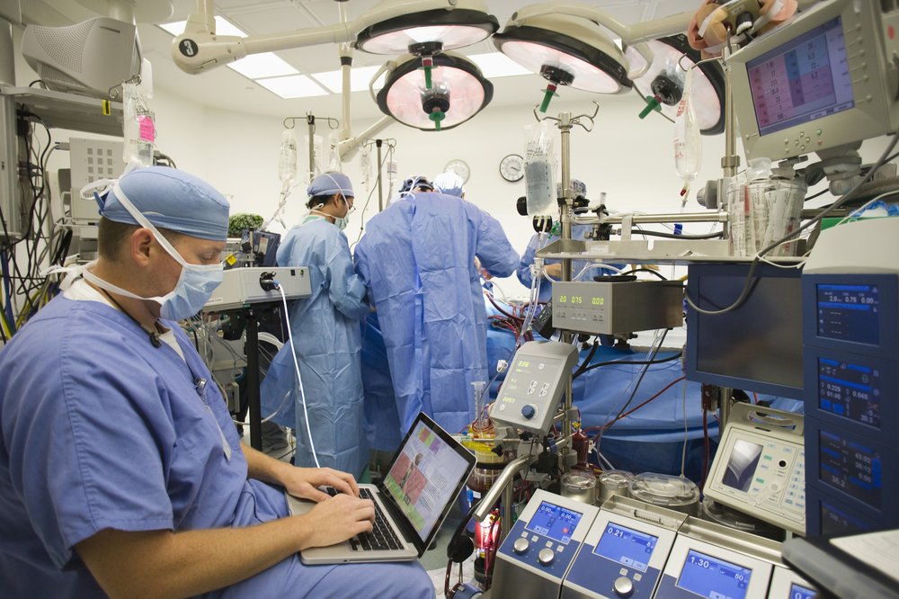 PolyCompanyBR's tweet photo. O Conselho Federal de Medicina #CFM atualiza regulamentação de  #telemedicina no Brasil. A Rede Universitária de Telemedicina #RUTE é  exemplo de aplicação intensa de tecnologia #Polycom em prol da  telemedicina.  https://t.co/Dh7h0433fx https://t.co/JAcBIawSl8