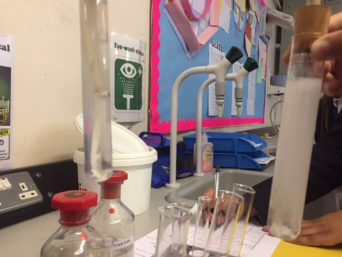 Investigating the reactions of metal carbonates with acid in our GCSE Chemistry lesson.
#science #Chemistry #gcse #aqa #year10 #ks4 #keystage4 #tolworth #carbondioxide #water #salt #metalcarbonate #bubbles #gastest #limewater #deliverytube #testtube #boilingtube #acid