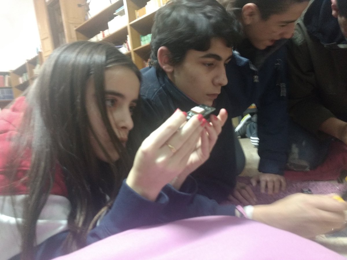 HackerSpaceTech's tweet photo. RT arduino "RT Sabasacustico: Las últimas fotos de hoy programando con MSMakeCode y soldando su arduino para su misión CaTSat #ArduinoInSpace https://t.co/rfjyggPEWL"