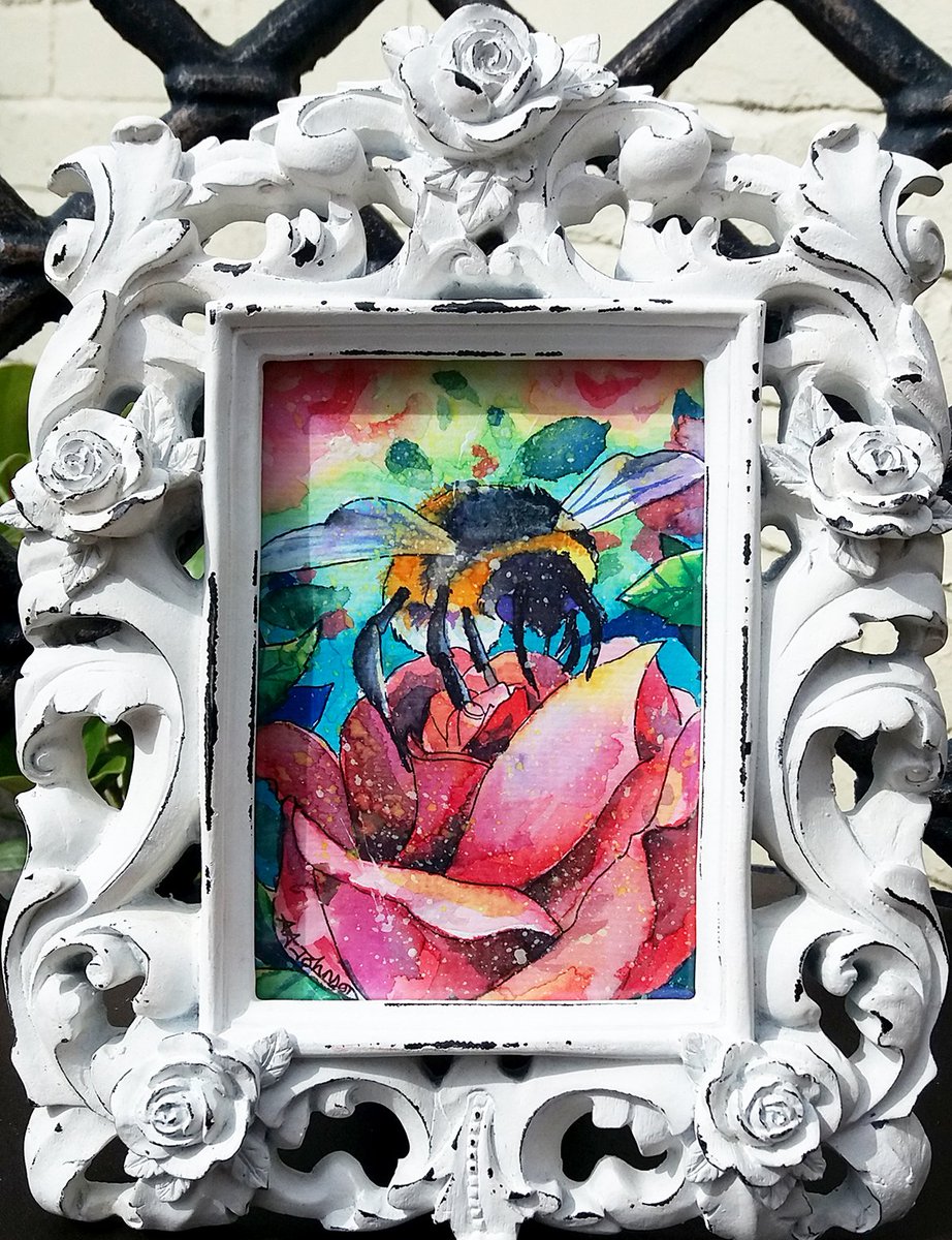 DoodlesPolly's tweet photo. @AndrewAlanArt #perfect #ValentinesDayGift #valentinesgifts #bee #Romance https://t.co/FMdONLFYAC https://t.co/sRoZe5ATP9