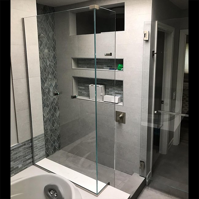 CastGlassImages's tweet image. Don't let shower glass compete with other textures or colors in your bathroom. Keep it simple, keep it clean – use plain glass paired with some sleek hardware for the perfect finish!🚿✨
#remodel #traditional #modern #contemporary #showerenclosure #sandiegohome #plainglass
