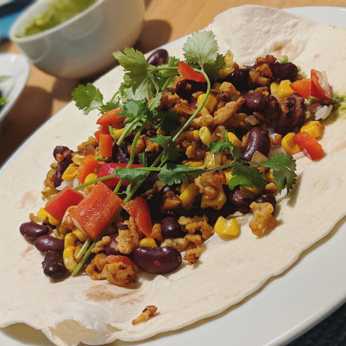 easyandvegan's tweet photo. Vegan is colorful 🌈🌈🌈

I made burritos for dinner with guacamole and Cilantro on top 🌯😍😋

#govegan #vegan #veganfood https://t.co/QtvrpKTjUG