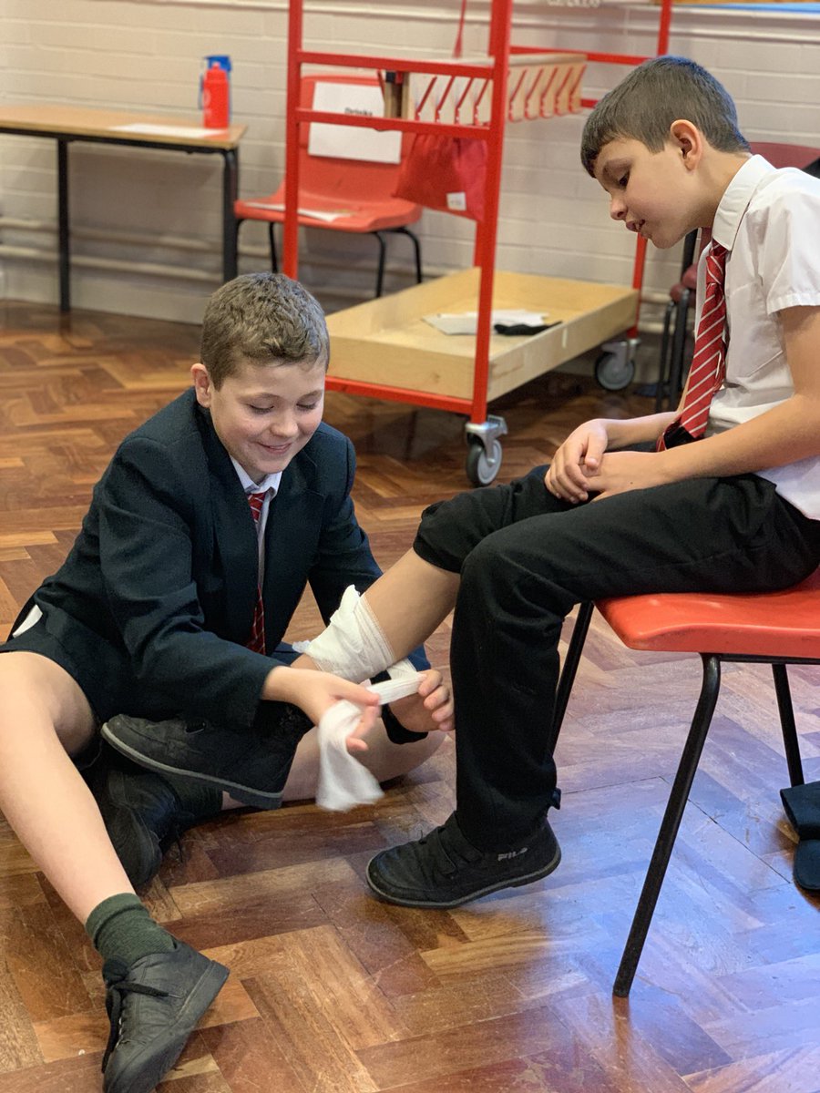 JPFirstAid's tweet image. Fantastic day delivering Basic First Aid to the Year 5 students @CedarRoadPri 😀

Here are few of the action shots we took along the way 📸