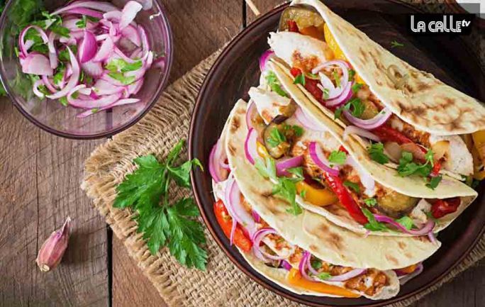 RestauranteDon5's tweet photo. Ponle un toque picante a tu vida. La gastronomía mexicana se hace global. A disfrutar de la comida padre. https://t.co/EE8oBVQa9o vía @LaCalleTVMedia #ComidaMexicana #tacos #cosaschingonas 🇲🇽 https://t.co/gF7Yv0PD7l