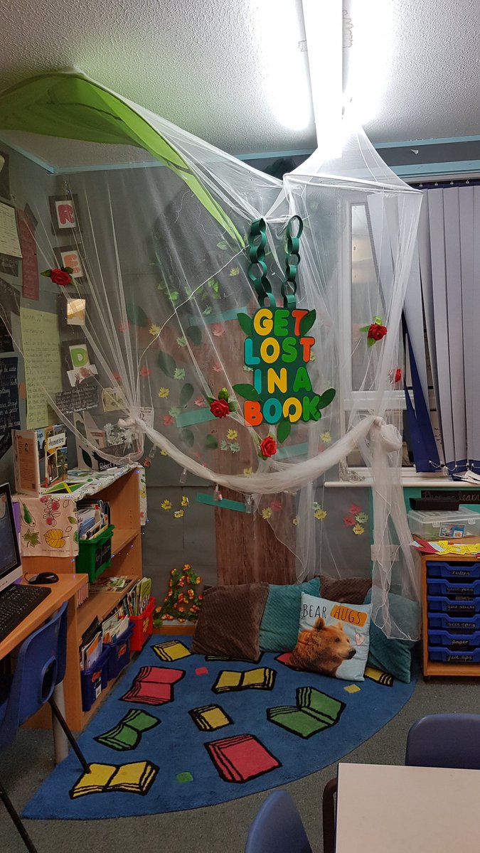 er12xw's tweet photo. Have been trying to help my students fall into love with reading and figured an updated book corner would excite them again: Before and After 

And of course an Author of the Month feature of the great Canadian child author Robert Munsch https://t.co/uHfPJ9EJ5c
