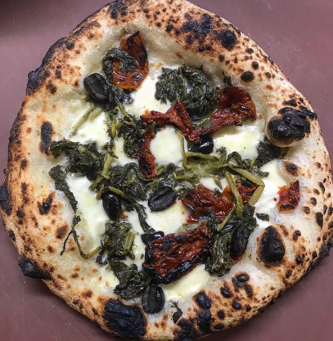 fritto_uk's tweet photo. That’s what they made using @gozneygroup ROCCBOX oven 🔥 #pizza #Neapolitanpizza #homemadepizza #howtomakepizza #pizzamakingclass #liverpool #thingstodoinliverpool https://t.co/VrNxyVhkWU