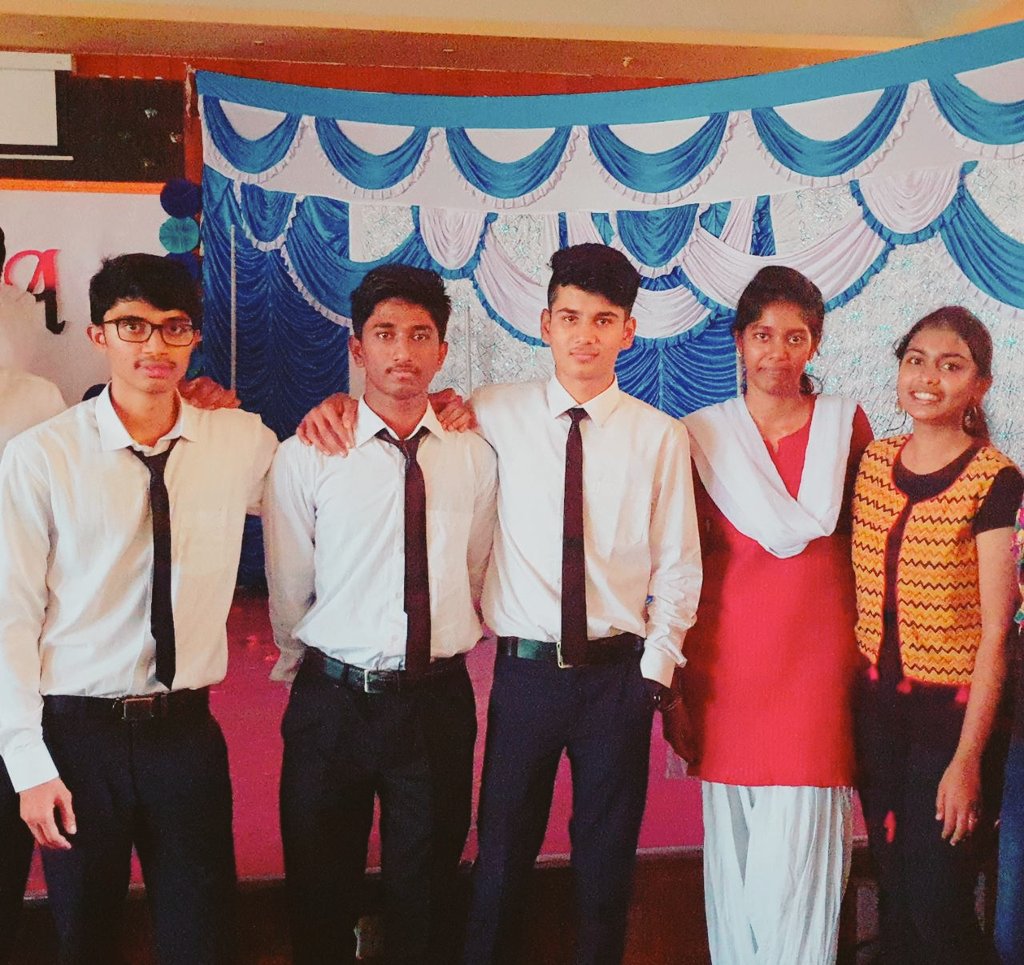 rohitbp257's tweet image. Finally !!
#freshers2k19🙌
@TarunAnnasagar