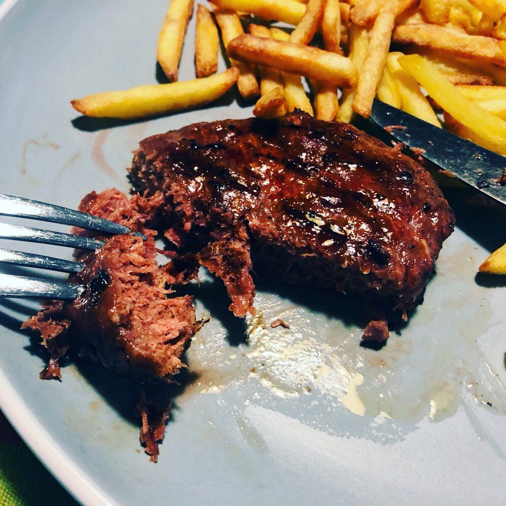 fintanmurphy's tweet photo. Havenβt had steak and chips in over 25 years! Feels weird #vegansteak #veganfood #toorealistic #vegan4life #vegan #veganuary #vegantesco https://t.co/Wns6cSFIsR