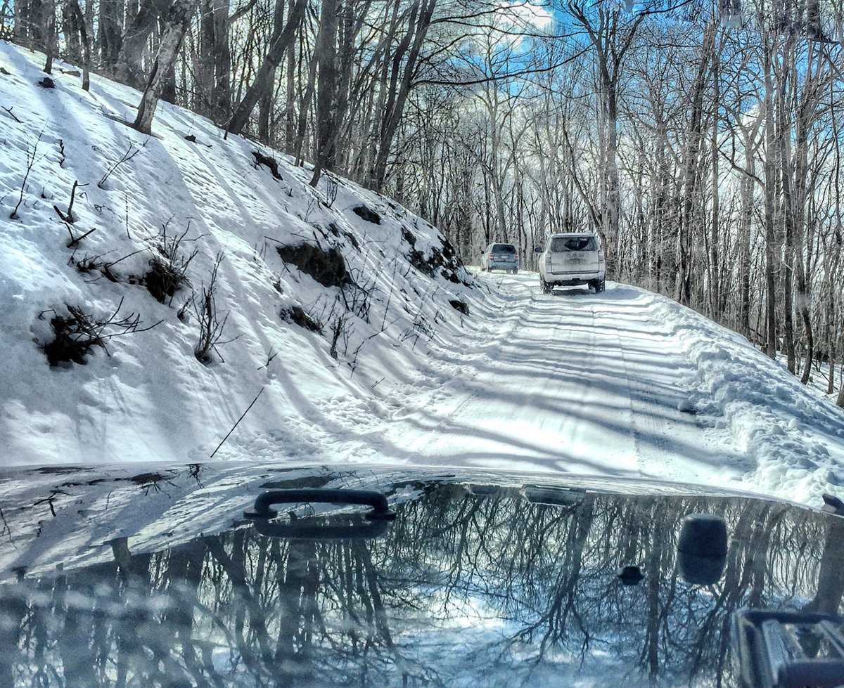 RonWVphoto's tweet photo. Seeking new #adventures during our #MPExWorkshops @WVStateParks #BlackwaterFallsSP #photography #workshop! We had lots of snow & excitement! Do you want to improve your photography? Let us take you there! MountaineerPhotoExcursions@gmail.com #GetTuckerd @Jeep https://t.co/HmPLVQqWXa