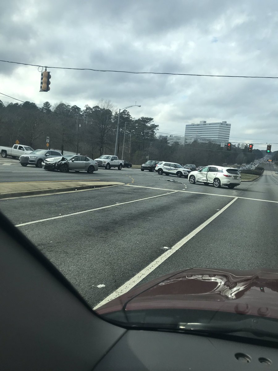 CJ_Dew_'s tweet photo. @spann wreck on 280 East Bound towards Chelsea right past Grandview. Traffic backed up pretty badly. https://t.co/vZrDHLaDBi