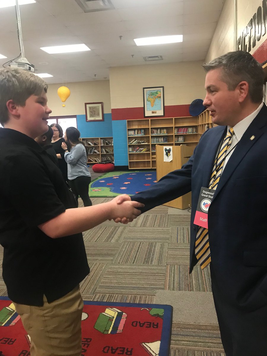 LanaSheltonLow's tweet photo. The #DFL Great Shake is on. ⁦@GlennJacobsTN⁩ #schoollikenoneother https://t.co/0gWkgeUoux