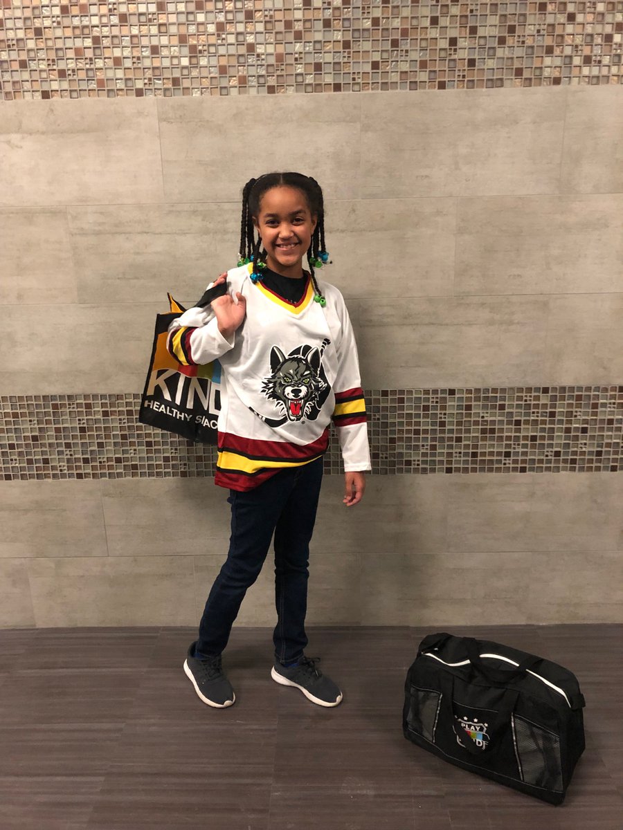 Chicago_Wolves's tweet photo. Our KIND Kid of the game last Saturday was Nevaeh! She won an exclusive VIP Wolves experience plus some awesome swag, courtesy of @KINDSnacks. Nominate your KIND kid for your chance to win! #WolvesKINDKids
Details>> https://t.co/a5SuBfnWl7 https://t.co/Swnfi3gThZ