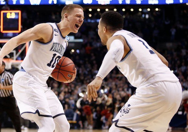 apthirteen's tweet image. Interesting stat of the day - the teams wearing white jerseys have won:
-13 of the last 15 Super Bowls
-the last 4 college football national championship games
-9 of the last 10 college basketball national championship games