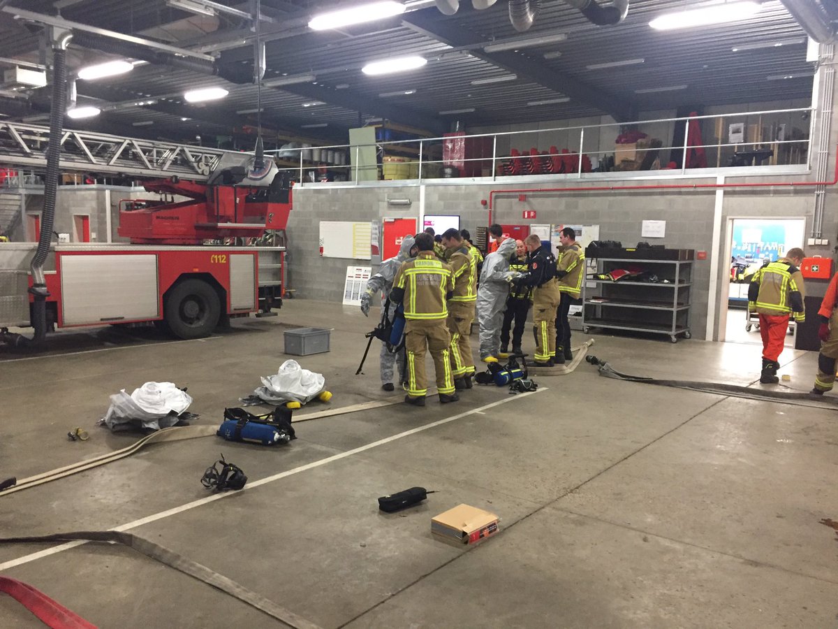 RonnyVanRiel's tweet photo. Oefening IGS ⁦@BWZoneRand⁩ post Kalmthout. Iedereen ook blij met de nieuwe interventiekleding! https://t.co/vwIkQ1P2rd