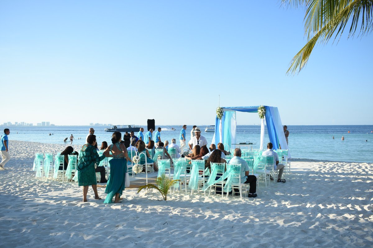 BeachscapeKinHa's tweet photo. Casarse en Cancún sería inolvidable pero casarse en la playa de Beachscape es un verdadero sueño.
#Cancun #Playa #Caribe #boda #vacaciones #FelizLunes https://t.co/WzQXbPNpbe
