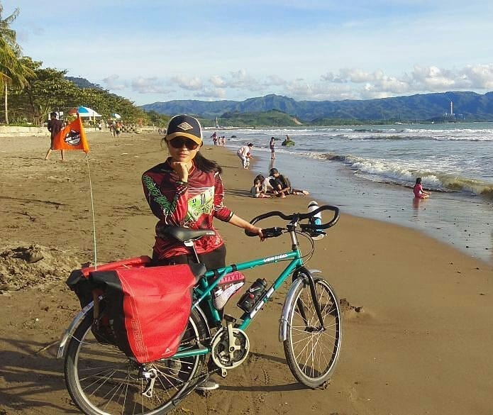 offcial_gbb's tweet photo. Morning view at pelabuhan ratu beach
Keren mana cik
Tetehnya , sepedanya, atau ombaknya :D
#akugbb
#gowesbarayabandung
#gbbthrowback
#pelabuhanratu https://t.co/0cHVw21Ids