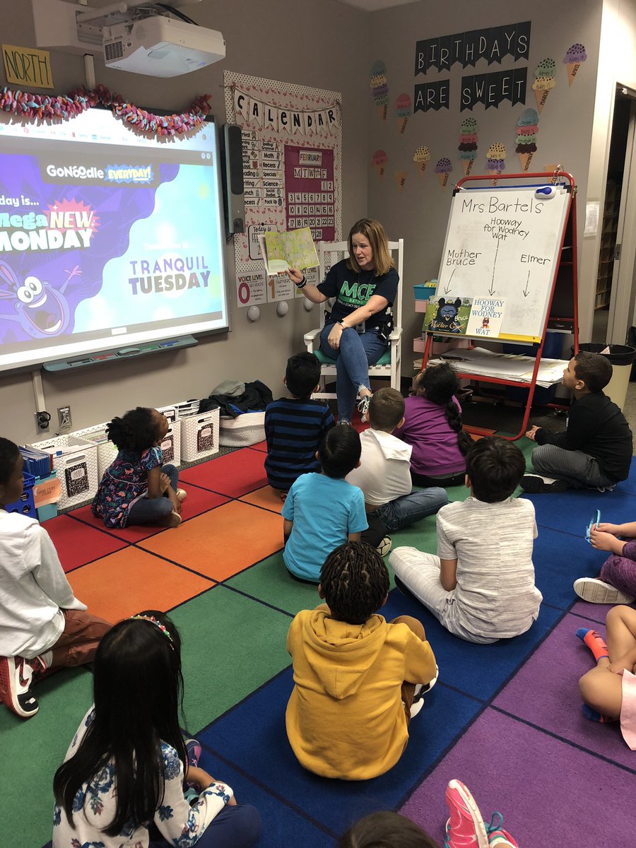 MsDemiAndrews's tweet photo. Thanks, @samsamsmama, for coming to read to us! Come back anytime! https://t.co/GRmEPUAONX