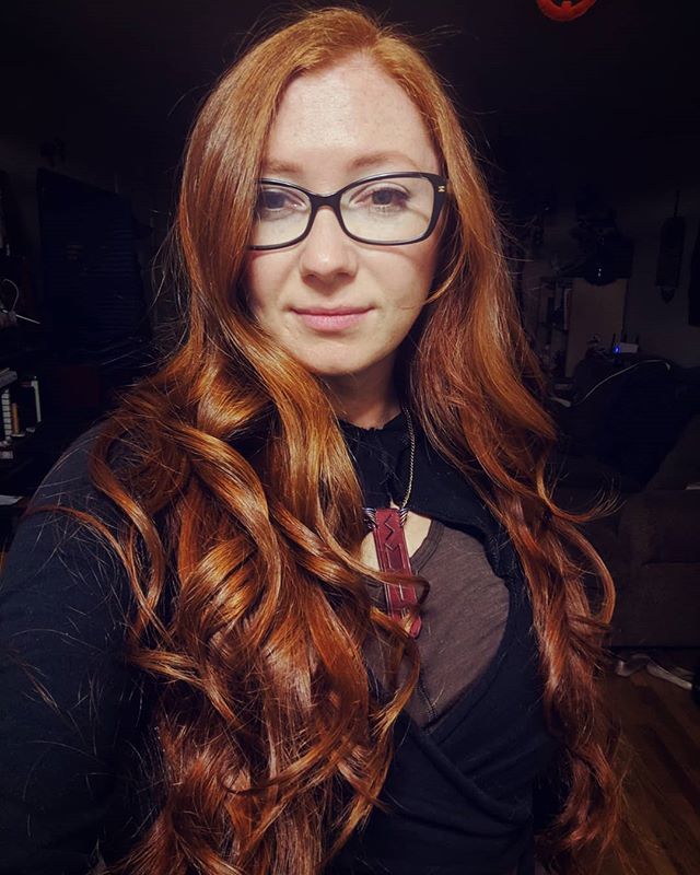 Starting off the week with a new haircut! ✨ Feeling shiny and new. 
#haircut #redhead #longlayers #redhair bit.ly/2GbTO5o