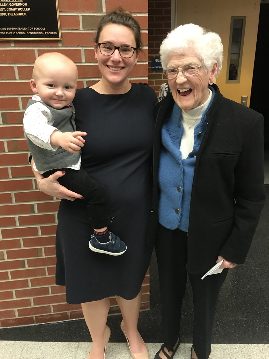 Aewallace8's tweet photo. Thank you @PHSWarriors1957 for inviting me to speak at MAO!! Mary Conner, Conner James, and I had a wonderful time! #BlessedAtPHS #BlessedInGeneral 💙💛 https://t.co/InhRb17txg