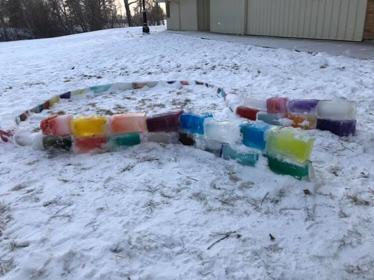 nikkisheran's tweet photo. Arctic Igloos, Kindergarten and -30 temperatures = FUN. @LethSD51 #notlongout https://t.co/AeHPR6wepp