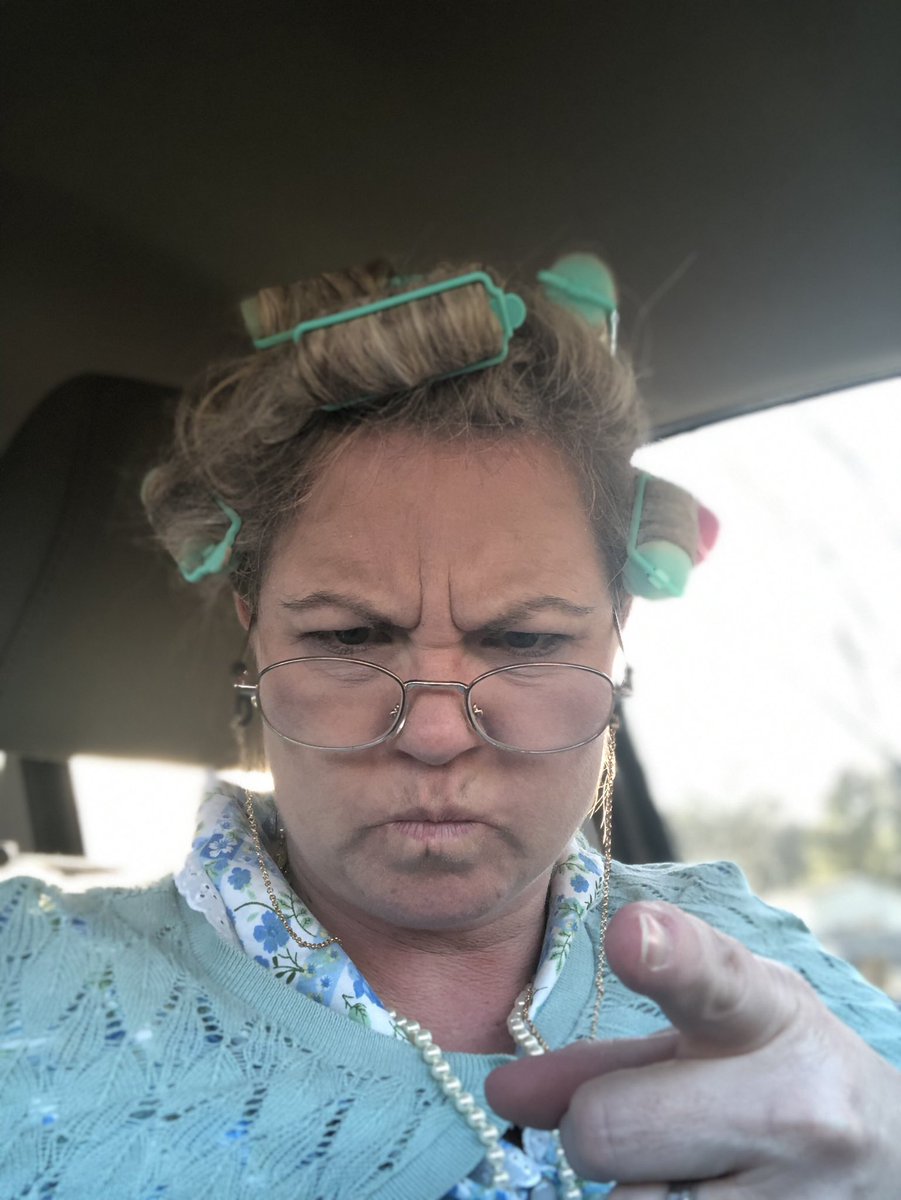 CarieLowdermilk's tweet photo. Never stop loving what you do & have fun AND the students will never stop loving what they do & have fun! #100thdayfun #mindset #thecrayonbox #takethelead https://t.co/6V8uwQpt7G