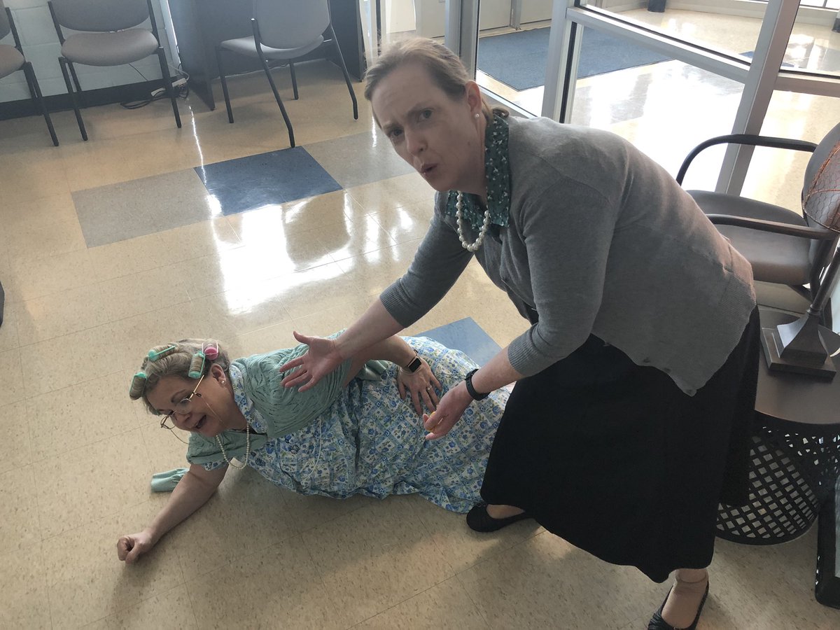 CarieLowdermilk's tweet photo. Never stop loving what you do & have fun AND the students will never stop loving what they do & have fun! #100thdayfun #mindset #thecrayonbox #takethelead https://t.co/6V8uwQpt7G
