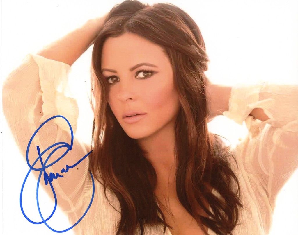 Happy Birthday, Sara Evans!   