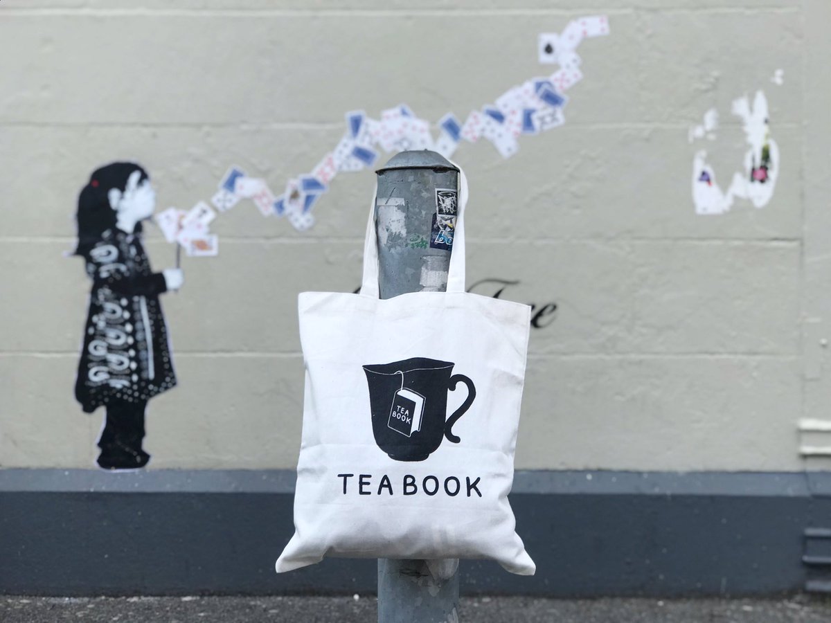 teabookshop's tweet photo. ‘TEA BOOK SALE’ วันนี้ 5 ก.พ. วันสุดท้ายนะคะ ยังมีหนังสือมือสองน่าอ่านรอขายอีกหลายสิบเล่มเลยค่ะ เริ่มขายตั้งแต่ 14.00 น. เป็นต้นไปถึงค่ำๆ ระหว่างนี้ลองไล่ดูไทม์ไลน์ @teabookshop ถ้าเห็นเล่มไหนยังไม่มีใครจอง ไลน์มาได้เลยค่ะ 😀
#teabooksale
#teabook
#อ่านหนังสือก็เหมือนกับดื่มชา https://t.co/wVh0gC36Wf